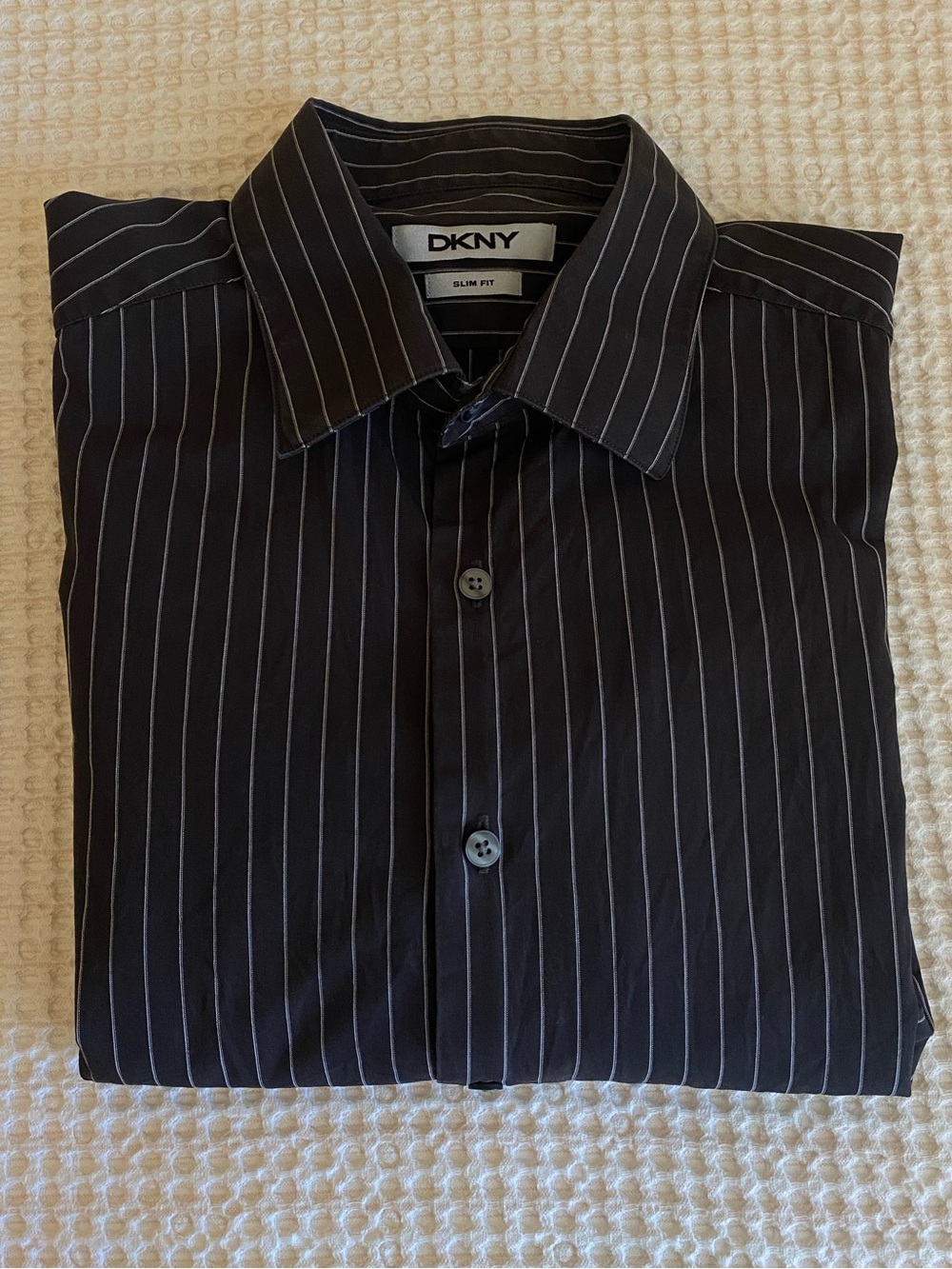 DKNY Men’s Striped 100% Cotton Slim Fit Button Down Collared Shirt - L